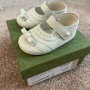 Gucci Cream Baby Dress Shoes with Bow